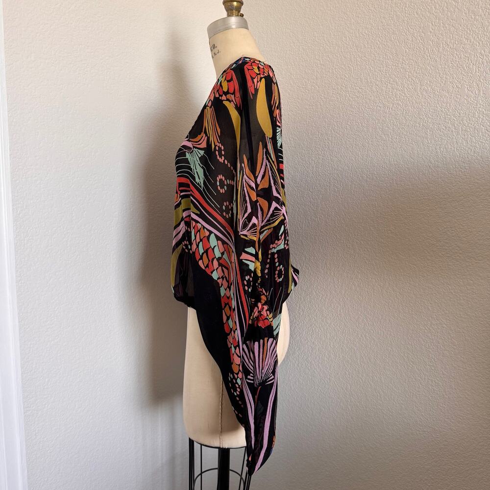 Free People - Size M Black Multi Art Deco Print Top Batwing Sleeve Elastic Hem - Picture 4 of 10
